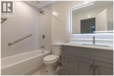 2 bedrooms townhouse for rent in Ontario - photo 2